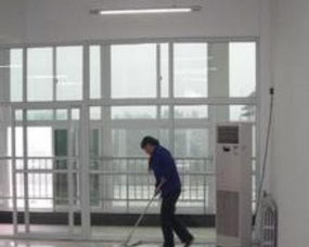 專業(yè)保潔服務(wù)，擦玻璃、家電油煙機(jī)清洗，價(jià)位低，來電特惠！